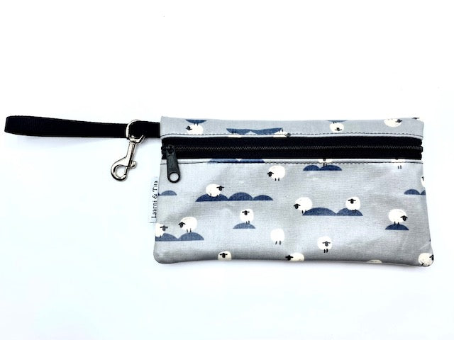 Large Wristlet in Sheep-Gray