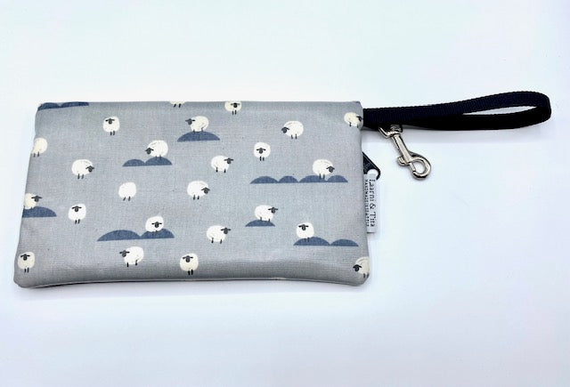 Large Wristlet in Sheep-Gray
