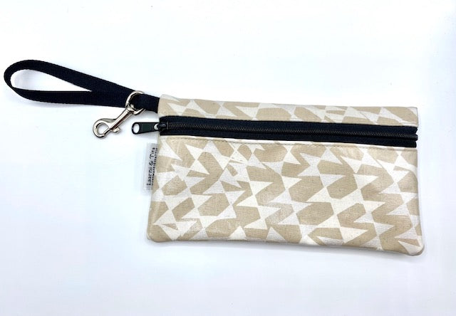 Large Wristlet in Streamers silver/cream