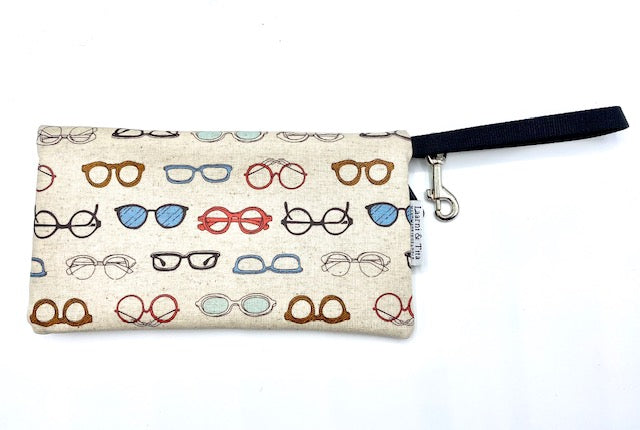Large Wristlet in Eyewear cream