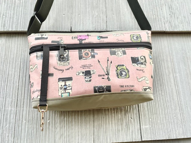 Short Messenger Bag in Vintage Cameras Pink