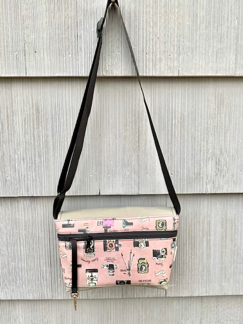 Short Messenger Bag in Vintage Cameras Pink