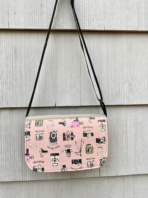 Short Messenger Bag in Vintage Cameras Pink