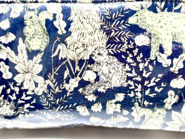 Medium Makeup Bag in Forest Animales