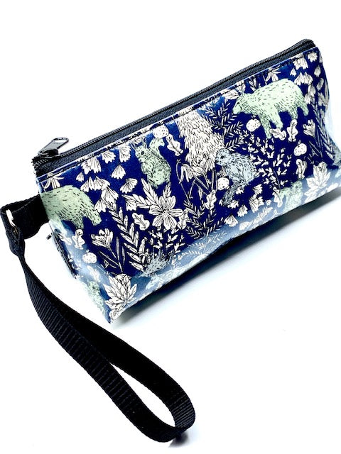 Medium Makeup Bag in Forest Animales