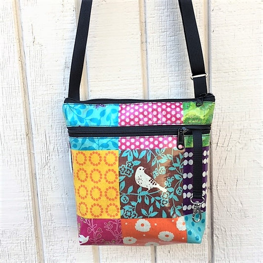 Medium Travel Purse in Cream Bird Patchwork