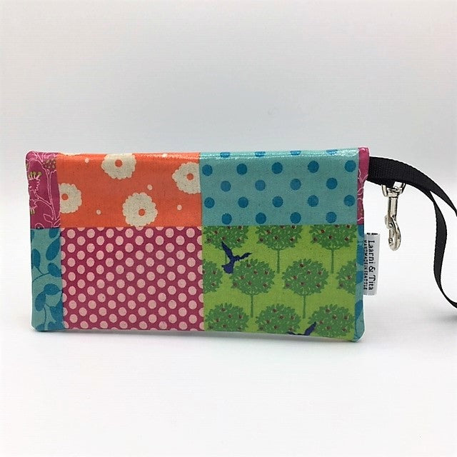 Large Wristlet in Cream Bird Patchwork