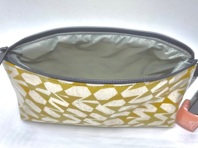 Medium Makeup Bag in Gold Streamers