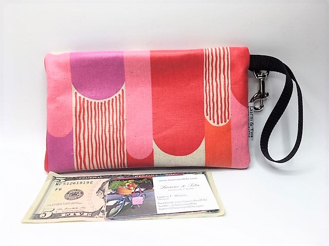 Medium Wristlet in Pink