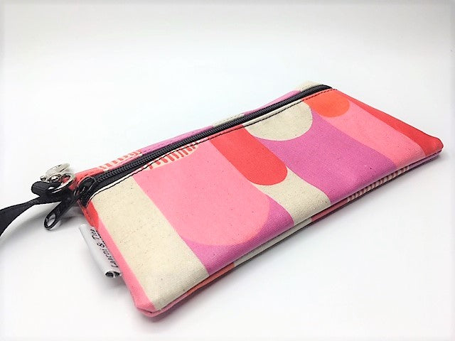 Medium Wristlet in Pink