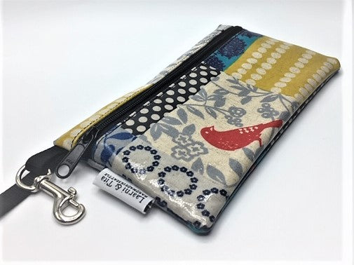 Medium Wristlet in Red Bird Patchwork