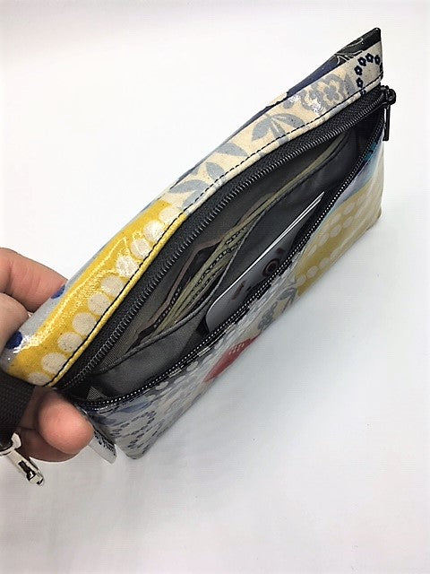 Medium Wristlet in Red Bird Patchwork